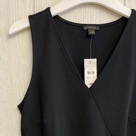 Ann Taylor Black Sleeveless V-Neck Top XS NWT - Picture 2 of 4